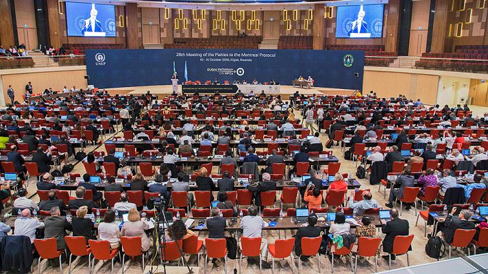 Telediario 1 - 200 países firman un acuerdo contra el cambio climático