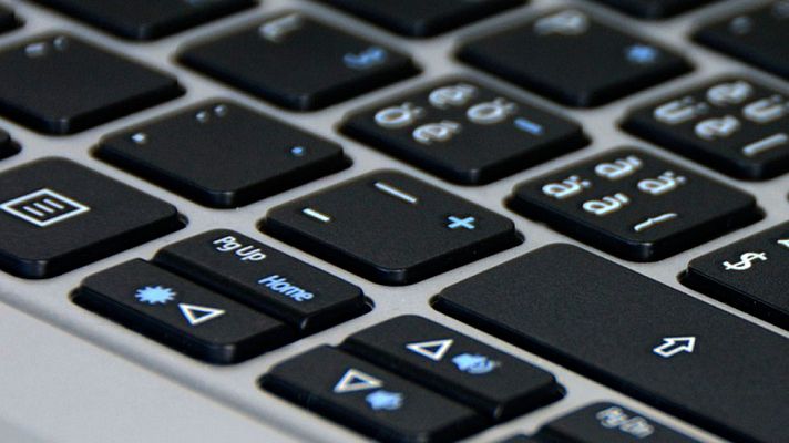 Telediario 1 - Aniversario de la inscripción de nacimientos por Internet