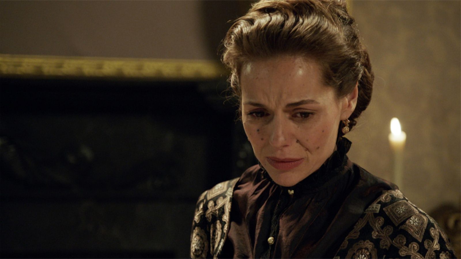 Águila Roja - Lucrecia descubre que planean matarla