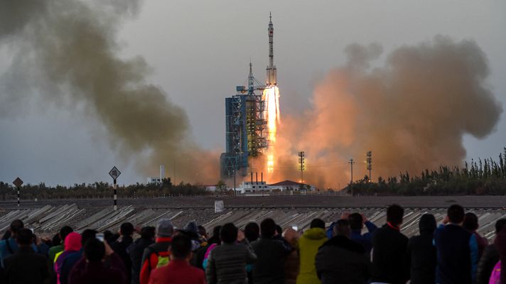 Telediario 1 - "Shenzhou XI", la sexta misión espacial tripulada de China, despega con éxito