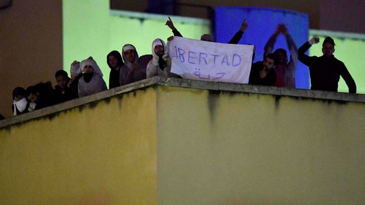 Telediario 1 - Motín en el CIE de Aluche