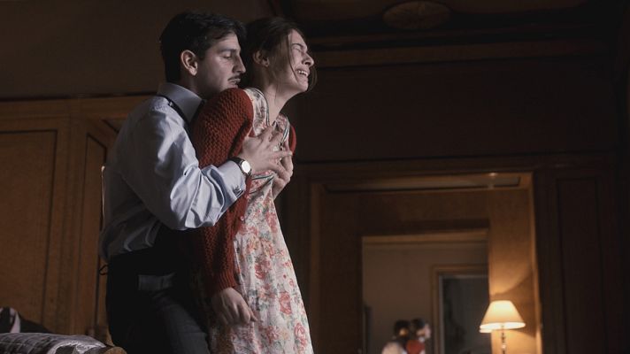 La sonata del silencio - Mauricio viola a Elena