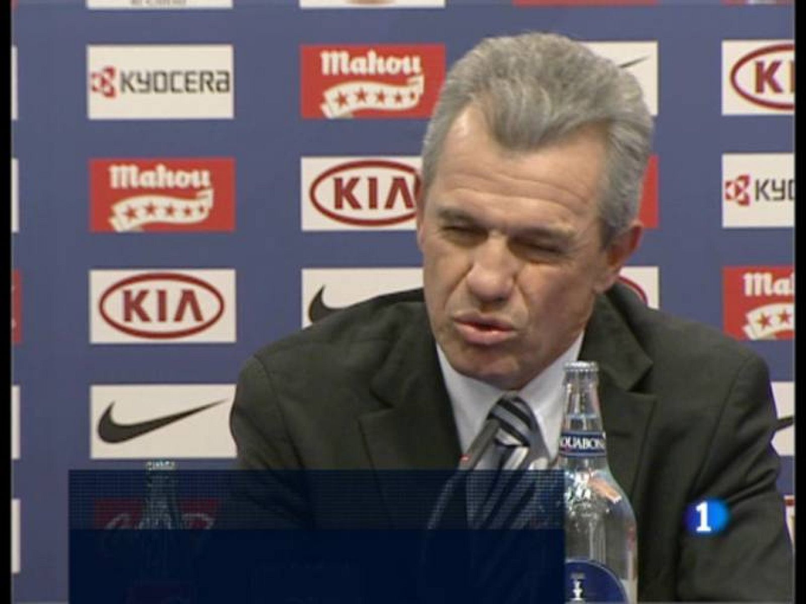 Los entrenadores del Atlético de Madrid y F.C Barcelona, Javier Aguirre y Josep Guardiola, respectivamente comparecen ante los medios de comunicación tras el partido.