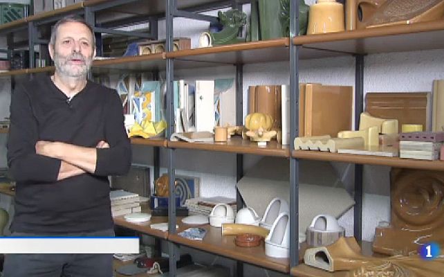 L'Informatiu - El cermista de Granollers Toni Comella fa el revestiment del Museu d'art i arquitectura i tecnologia de Lisboa