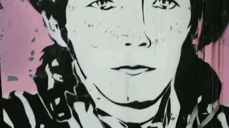 Colocación de la placa de la calle/parque homenaje a Muelle (primer grafitero español) fallecido en Madrid en 1995.