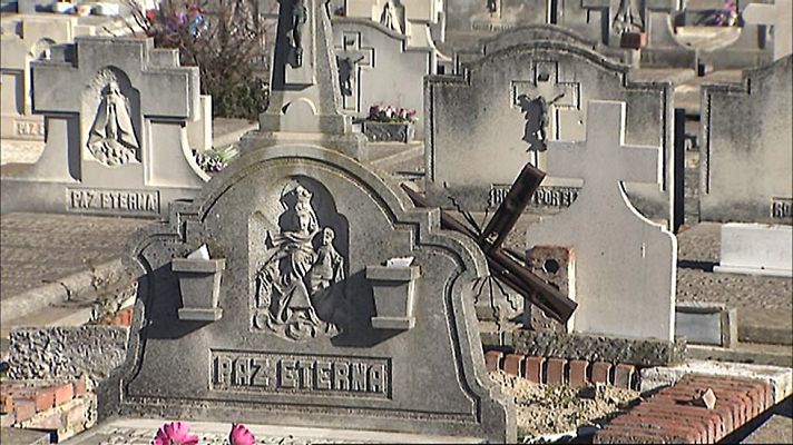 Telediario 1 - La Iglesia católica prohíbe esparcir cenizas de los difuntos o tenerlas en casa