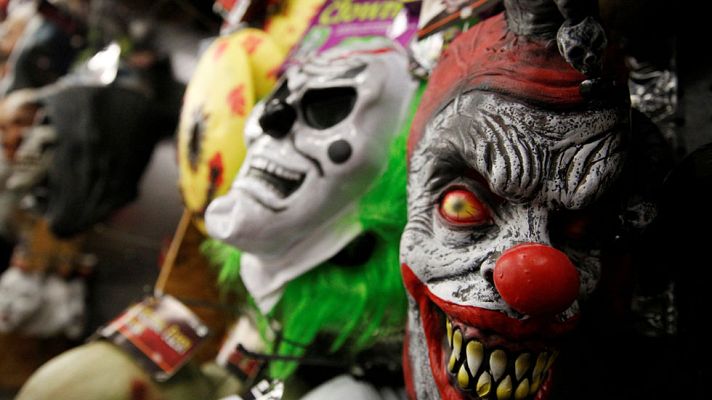 Telediario 1 - Los "payasos diabólicos" atemorizan a los vecinos de Paterna, en Valencia