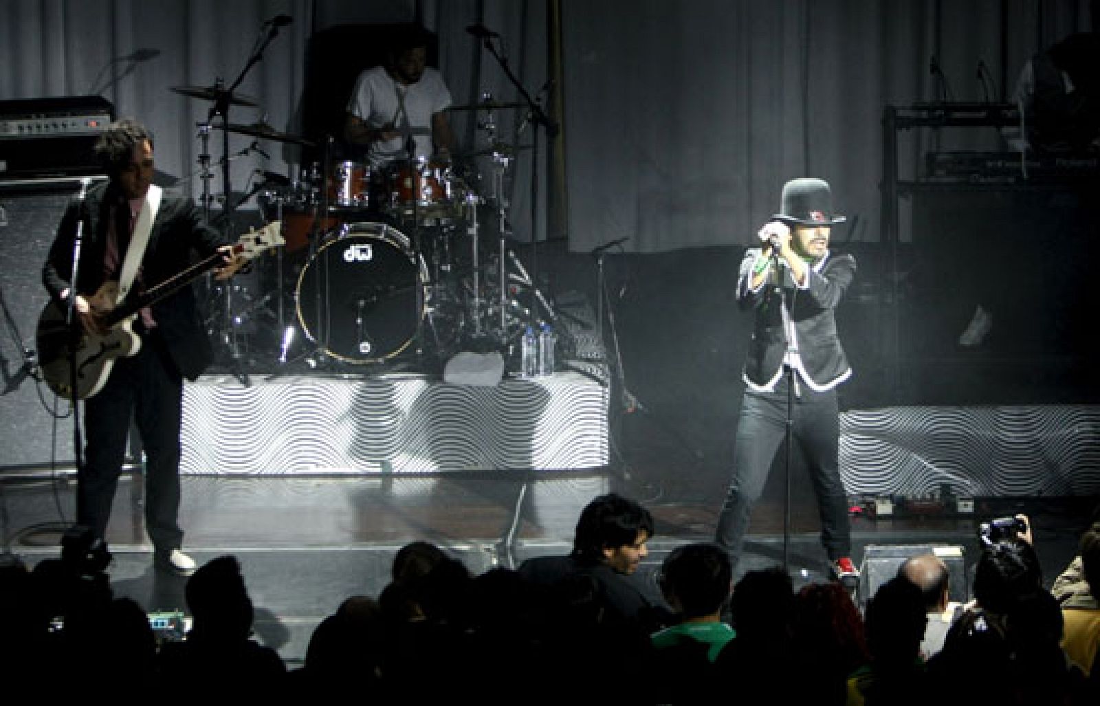 Café Tacuba celebra sus veinte años en la música en Madrid | Ver