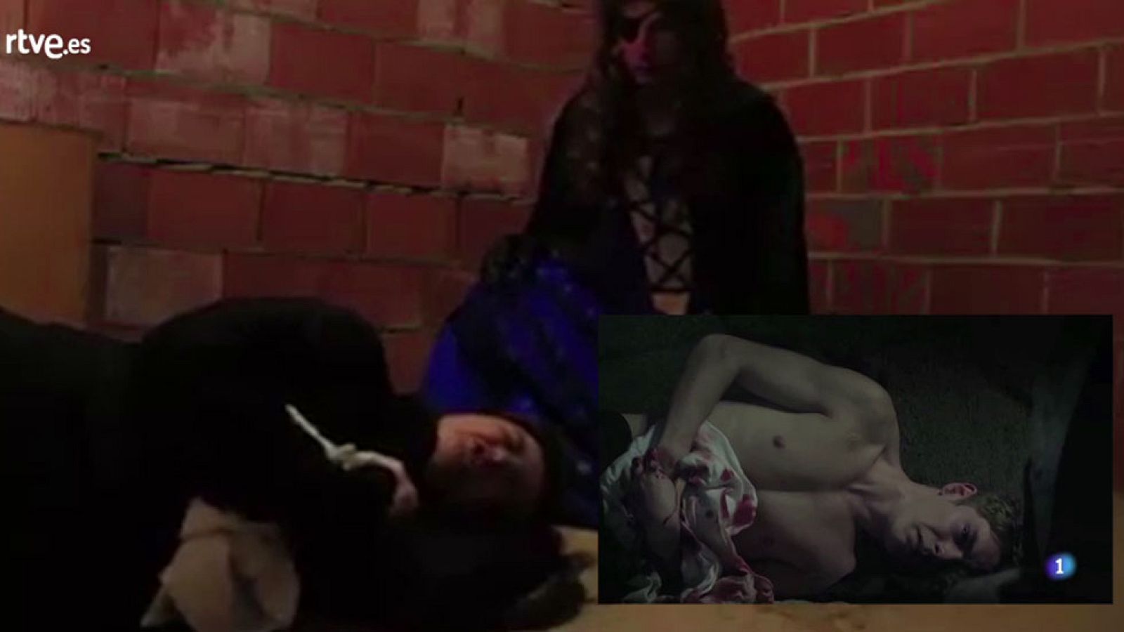 Los fans recrean la escena entre Nuño y Lucrecia en la que el primero descubre que el comisario es su padre.