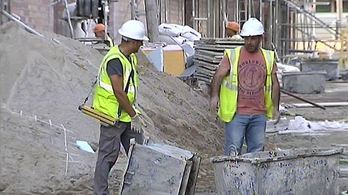 Telediario 1 - El número de parados bajó en 253.900 personas en el tercer trimestre