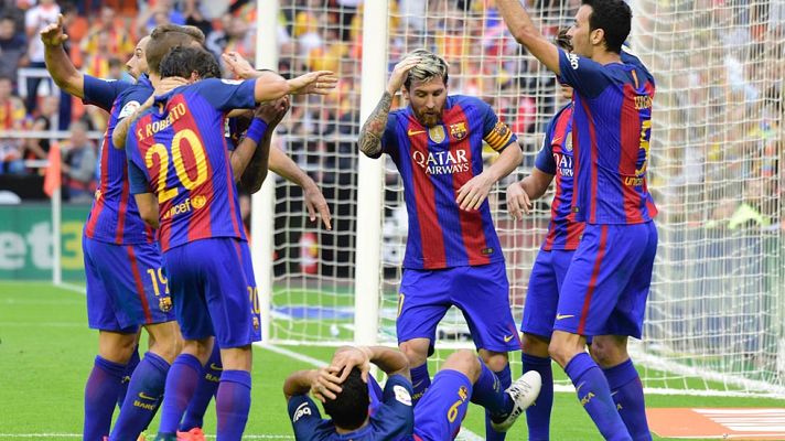 Telediario 1 - El Valencia expulsa de manera indefinida al socio que lanzó la botella