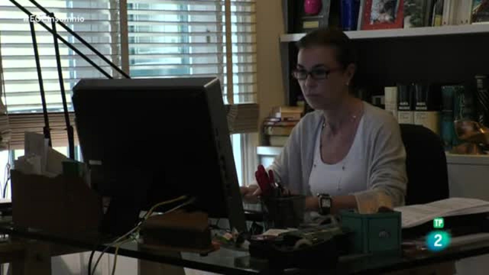 El ojo-pregunta: Carmen Posadas le cuesta conciliar el sueño