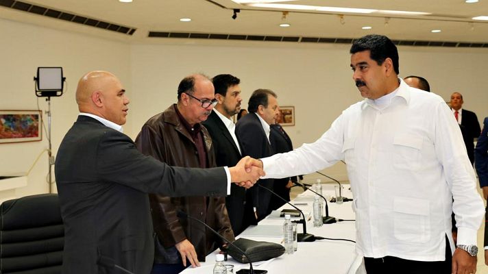 Telediario 1 - Primera reunión entre el Gobierno de Maduro y la oposición en Venezuela