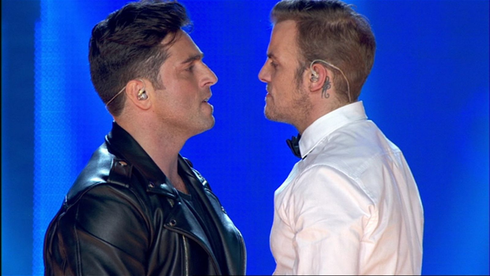 OT. El reencuentro - David Bustamante y Alex Casademunt cantan 'Dos hombres y un destino' en el concierto de OT | Ver