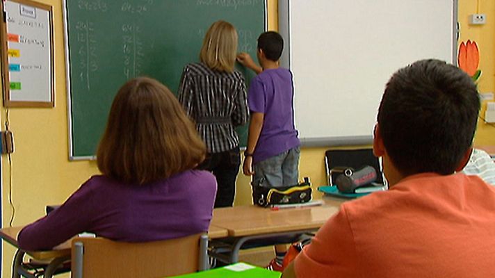 Telediario 1 - Comienza a funcionar el nuevo teléfono contra el acoso escolar, el 900 018 018