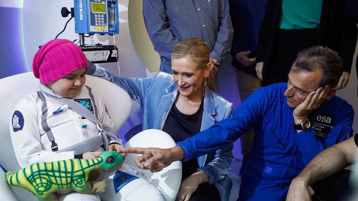 Telediario 1 - Habitaciones infantiles en un hospital, convertidas en naves para viajar a la luna