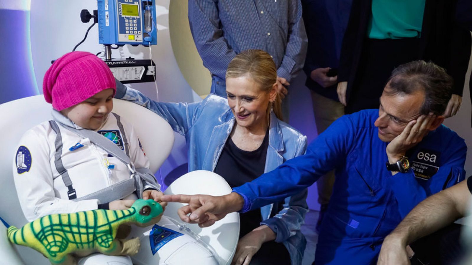 Habitaciones infantiles en un hospital, convertidas en naves para viajar a la luna