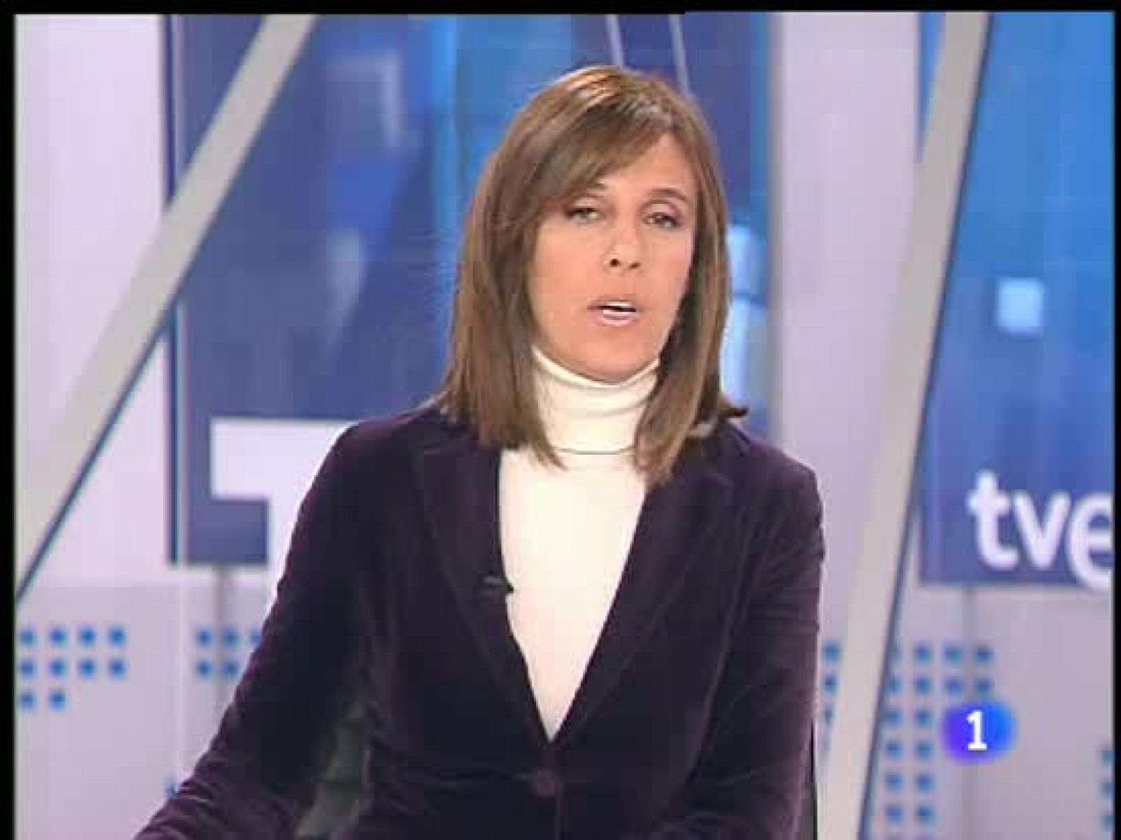 Desde primera hora de la mañana la nieve ha empezado a complicar las cosas en Barajas | Ver