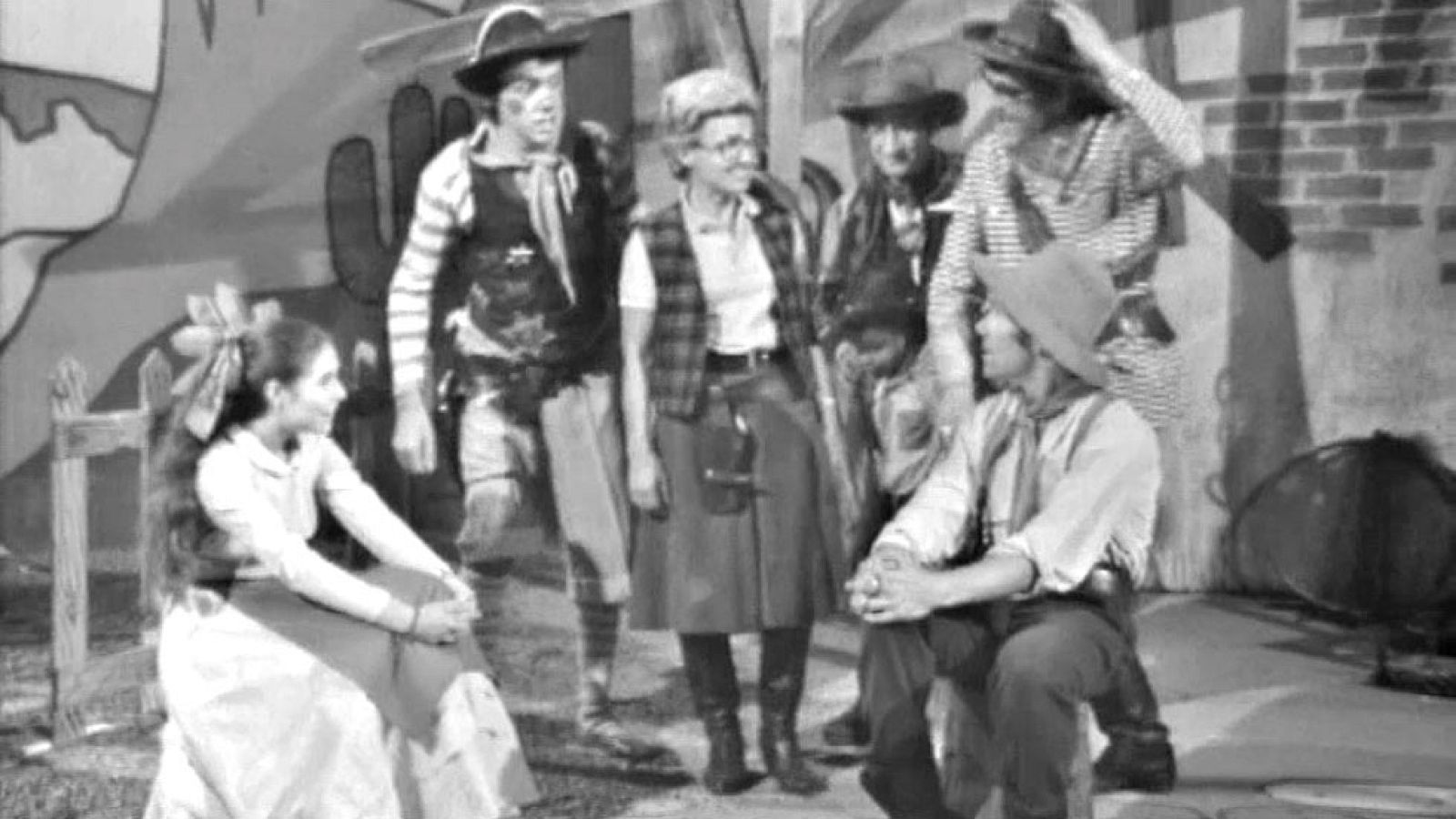 60 años con los más pequeños de la casa: Los Chiripitifláuticos - Novedades Clan | Ver