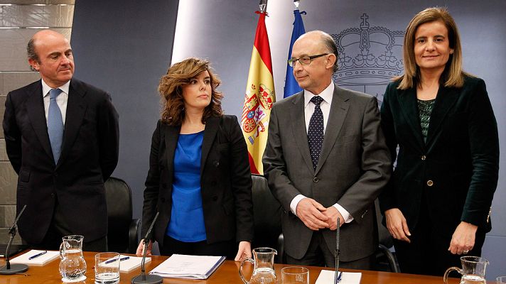 Telediario 1 - Guindos, Montoro y Báñez continúan en el núcleo económico del Gobierno de Rajoy