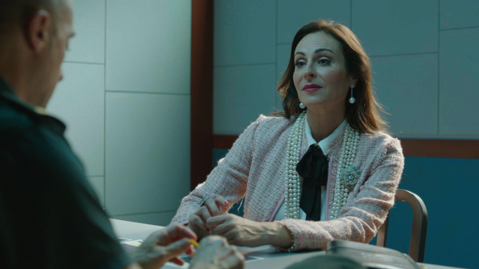 Olmos y Robles - Los ruidos que se escuchan cuando se apaga la luz... | Ver