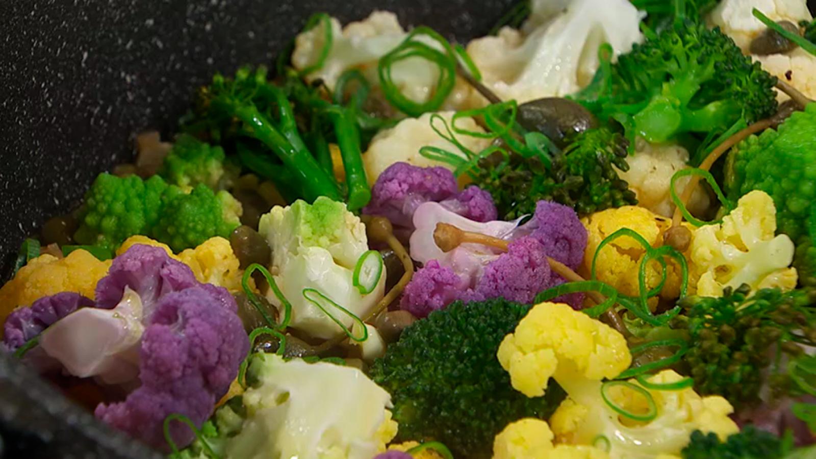 Receta de cazuela de coliflores con salsa de alcaparras y pimentón