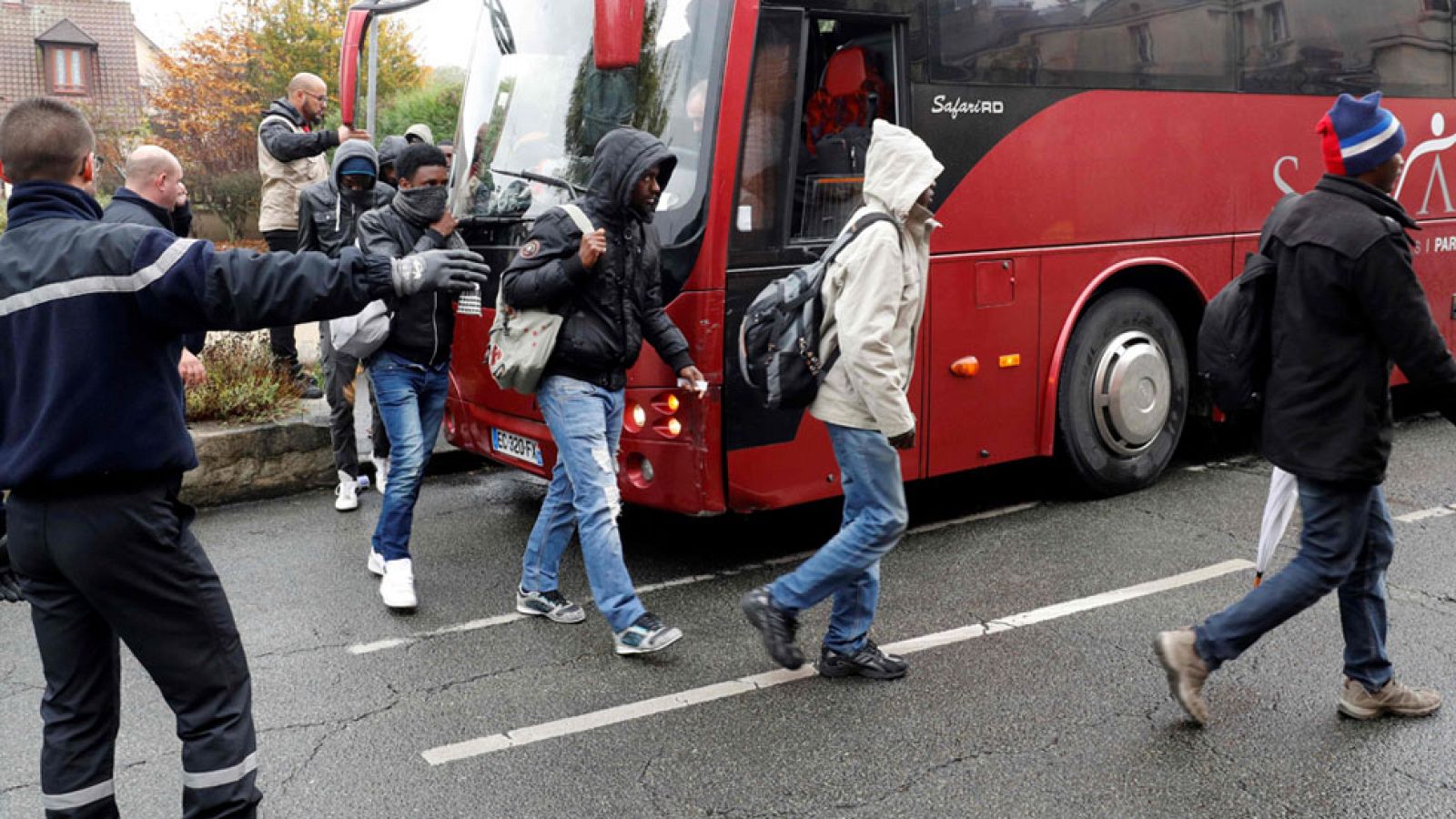 Desmantelan un campamento ilegal de inmigrantes en pleno centro de París