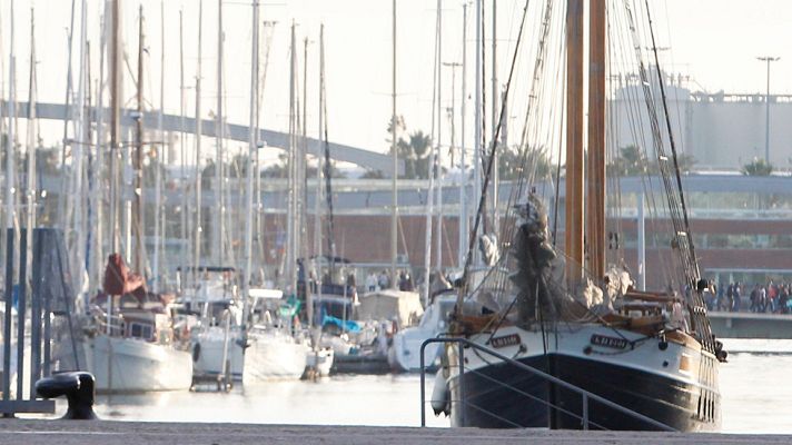 Telediario 1 - Barcelona quiere acabar con los barco-hoteles