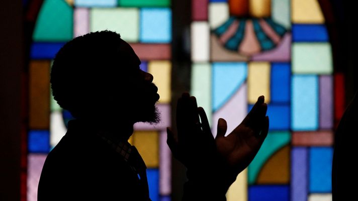 Informativo 24h - La campaña de EE.UU. se cuela en iglesias y templos en un país donde la religión es muy importante