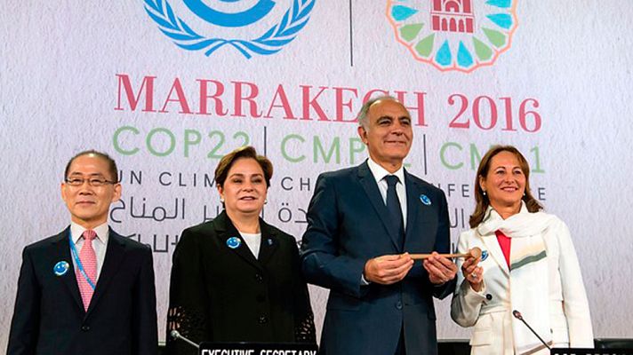 Telediario 1 - Marrakech acoge una nueva cumbre de cambio climático que quiere poner el acento en lograr una mayor justicia medioambiental
