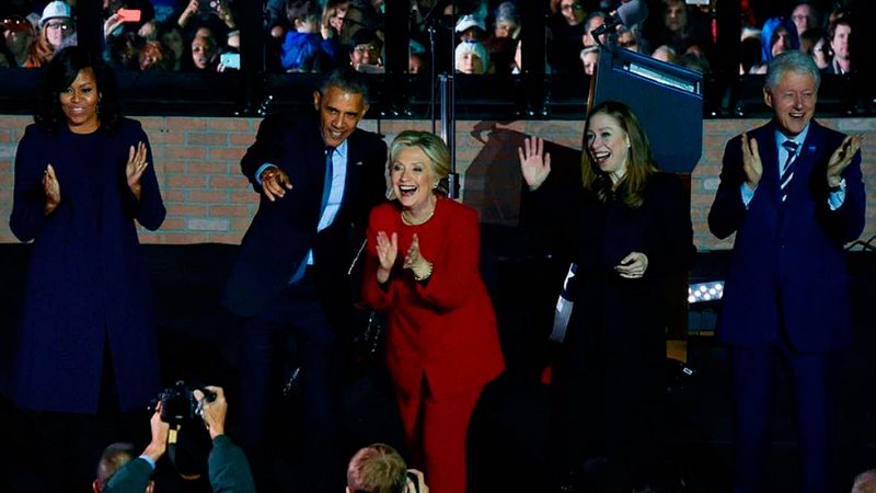 Clinton cierra la campaa junto a los Obama y a su familia: "Quiero ser la presidenta de todos"