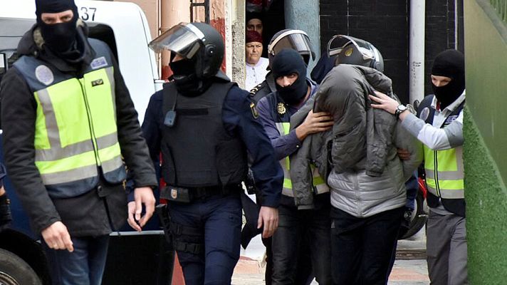Telediario 1 - Desarticulada en Ceuta una célula de Daesh para captar jóvenes y niños