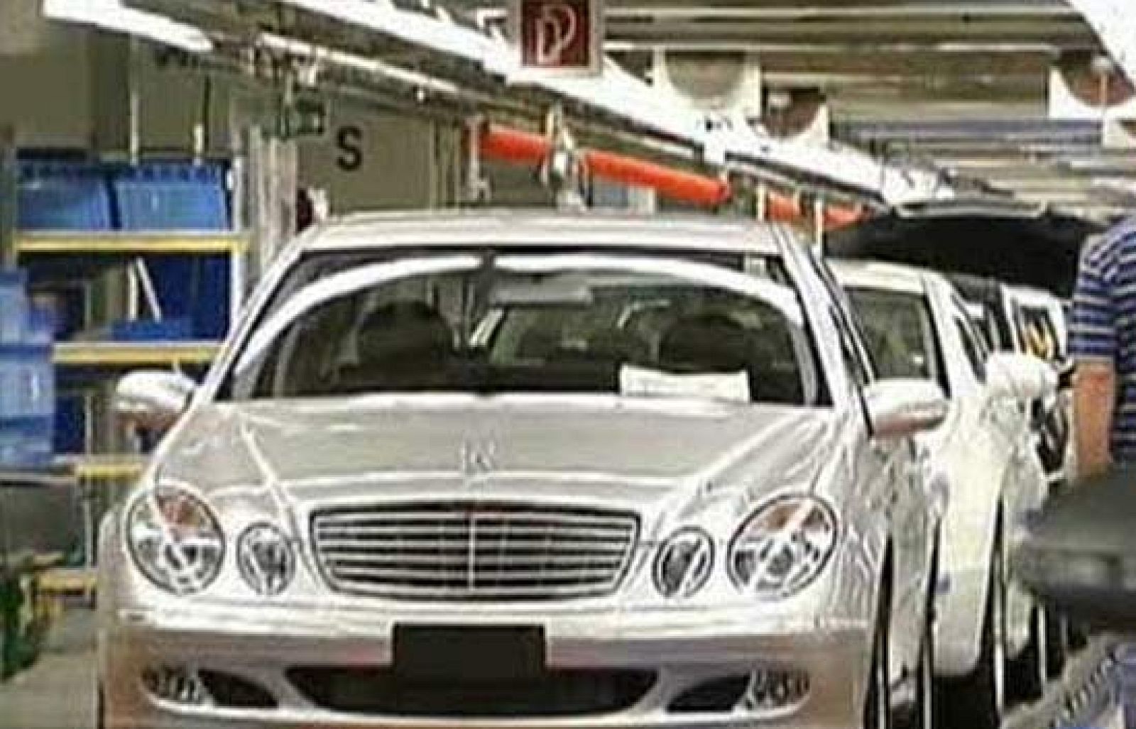 La locomotora económica de Europa había cogido velocidad de crucero pero la crisis ha traido el frenazo. La alarma se enciende en la economía de Alemania, el motor de la UE. (10/01/09)