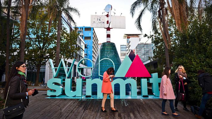 Telediario 1 - Una veintena de emprendedores españoles destacan en la Web Summit de Lisboa