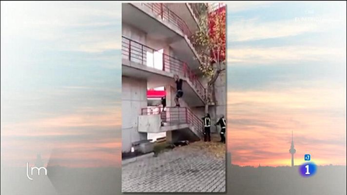 La mañana - Escala nueve pisos en medio minuto