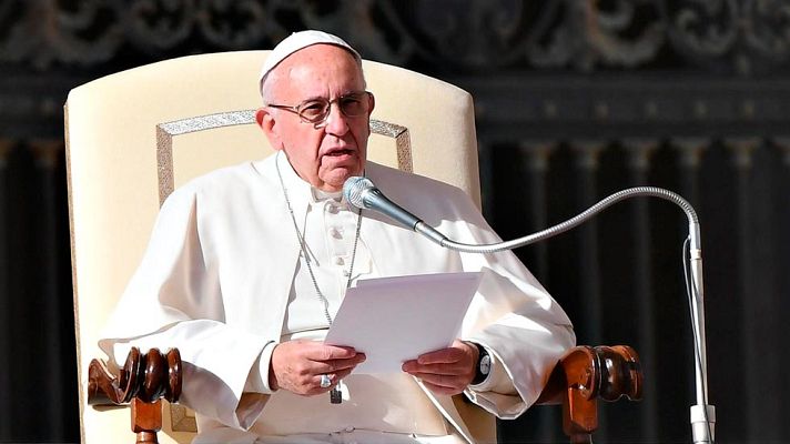Telediario 1 - El Papa pide "perdón por los cristianos que delante de una persona pobre miramos a otro lado"
