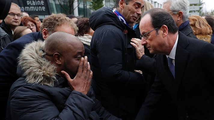 Informativo 24h - Hollande asiste a los homenajes en el primer aniversario del 13N en París