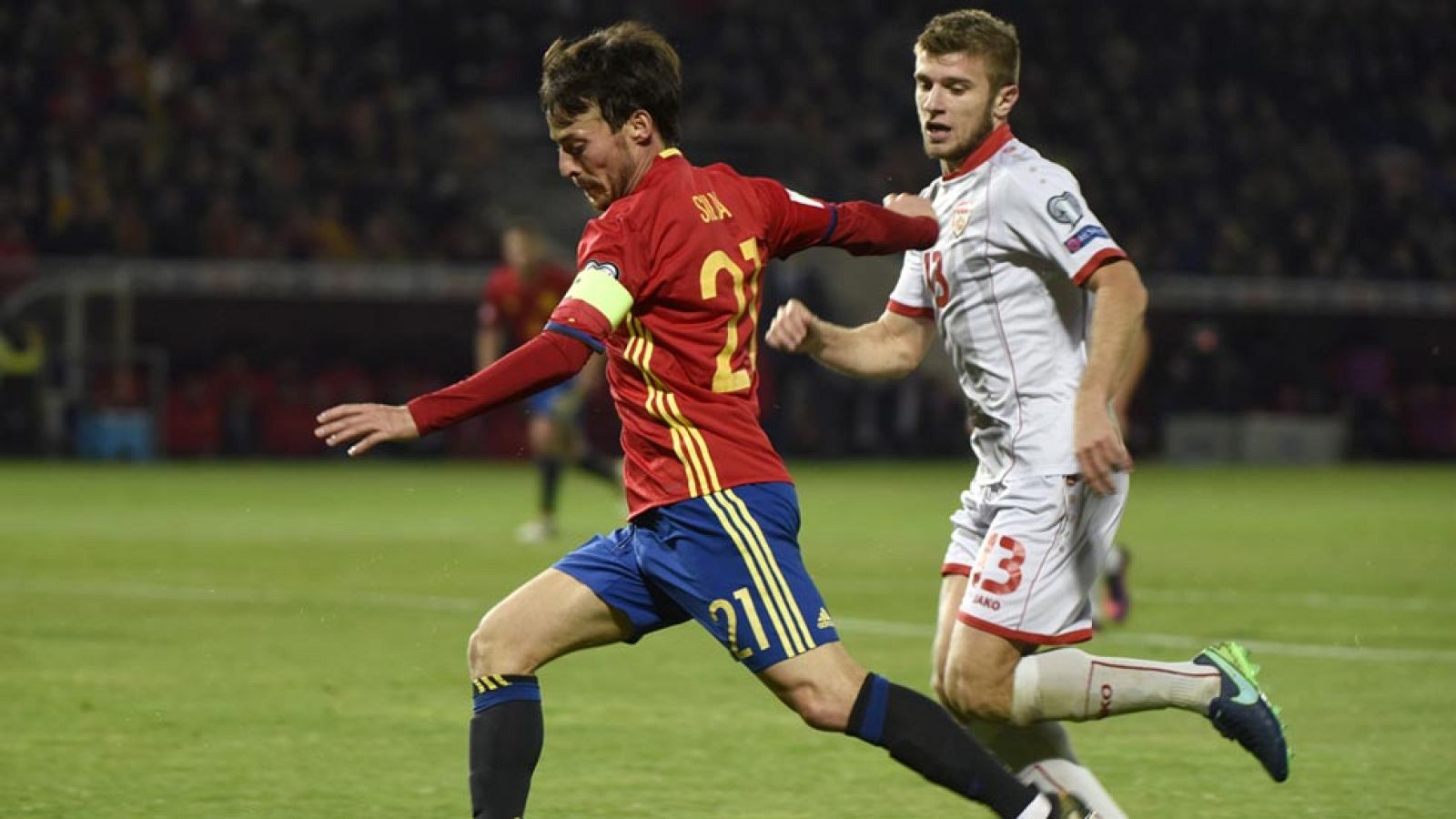 Silva, Thiago y Vitolo rompieron el muro macedonio