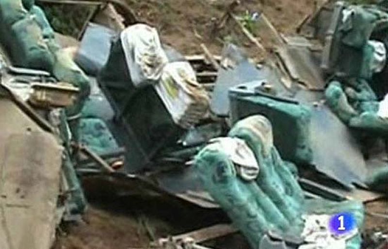 Más de 30 muertos en un autobús en Perú | Ver