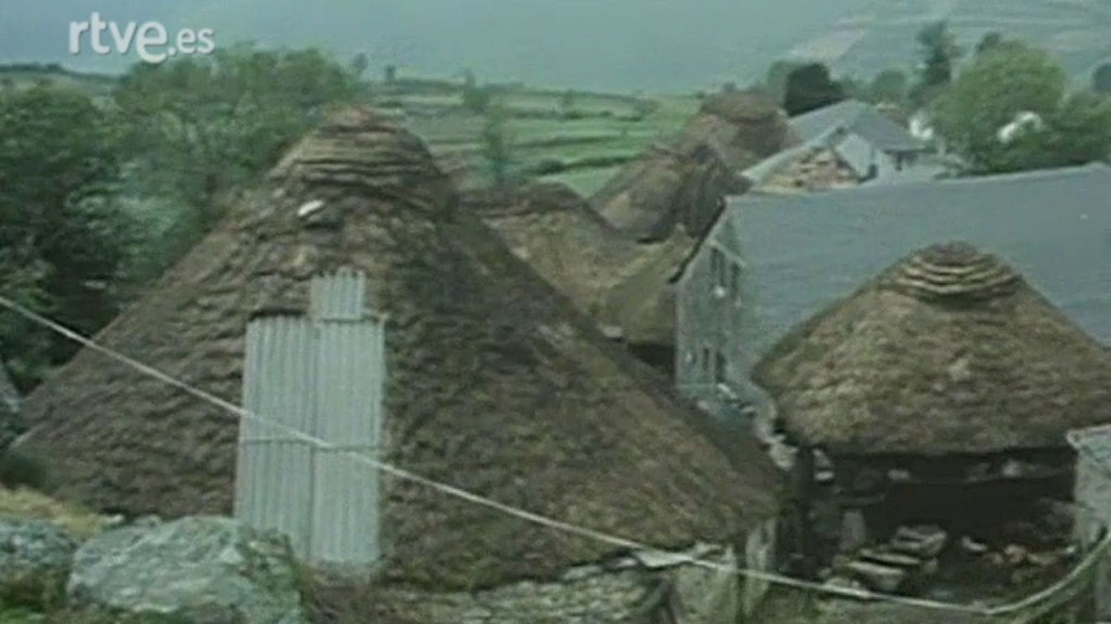 Arte y tradiciones populares - Arquitectura popular en Galicia - La casa redonda. Pallozas de los Ancares