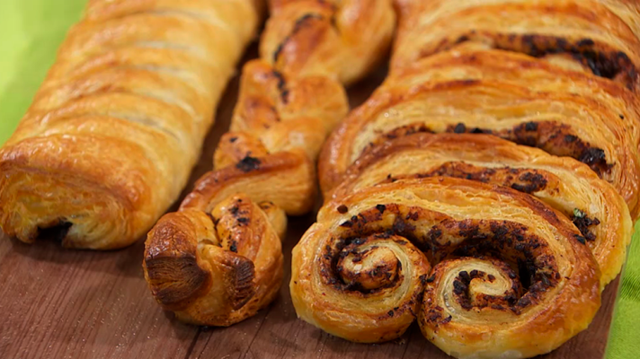 RTVE Cocina - Receta de palmeritas de hojaldre con aceituna negra