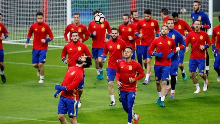 Telediario 1 - España se enfrenta a Inglaterra para cerrar bien el año