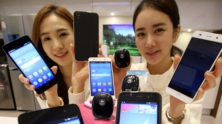 Telediario 1 - Un software oculto en millones de móviles envía información al Gobierno de China