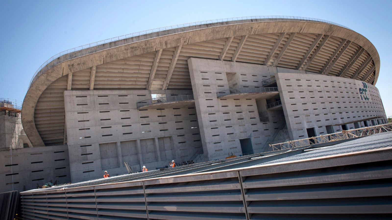 Los trabajos en la Peineta siguen adelante apenas dos días antes de la disputa del último derbi liguero entre Atlético y Real Madrid en el Vicente Calderón.