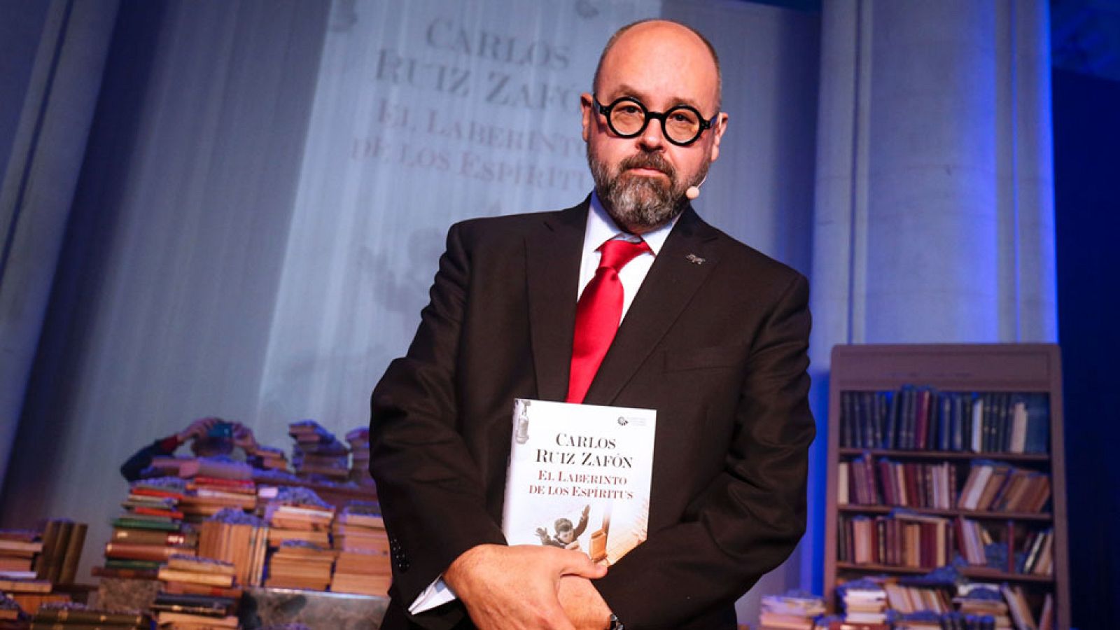 Ruiz Zafón cierra la saga de El cementerio de los libros olvidados con 'El laberinto de los espíritus'