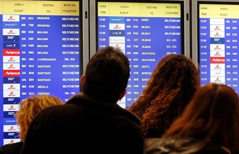 Todos los pasajeros de Iberia que no han podido viajar este fin de semana lo harán hoy | Ver