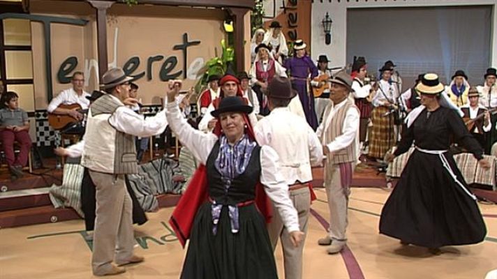 Tenderete - Tenderete - 20/11/2016  Con la A.F. "Umiaya", y las promesas del timple, Néstor Martín y Santi Marrero, junto al humorista tinerfeño Jesús Farráis.