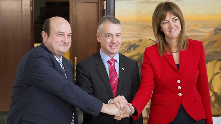 Telediario 1 - PNV y PSE firman el acuerdo que permitirá la investidura de Urkullu como lehendakari