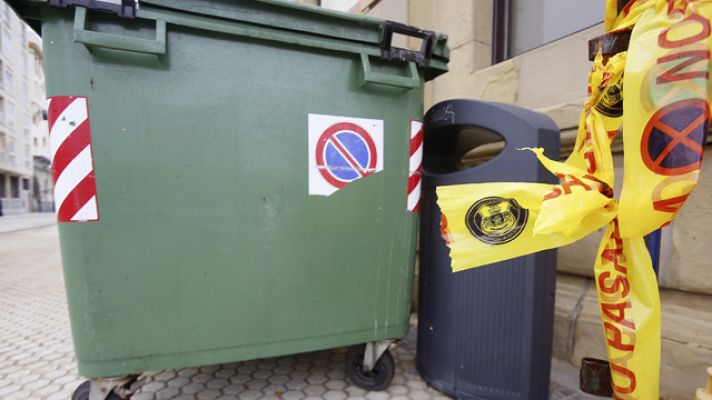 Telediario 1 - La Ertzaintza localiza a una bebé con vida en un contenedor de basura en San Sebastián