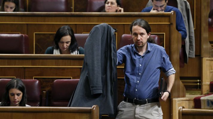 Los desayunos - Podemos no participa en el minuto de silencio: "Un homenaje político a una persona marcada por la corrupción"